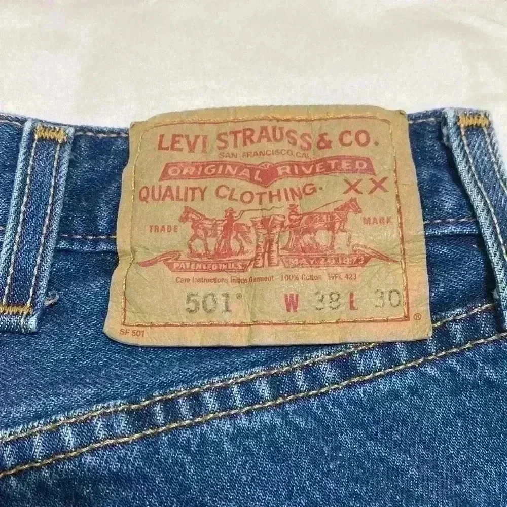 Men’s 38x30 Levi’s 501 Blue Denim Jeans.